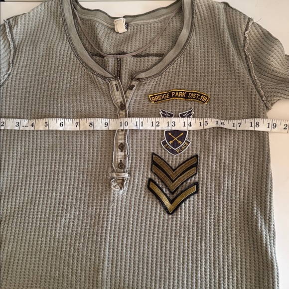 We The Free People Bridget Bridge Park Army Green Patch Waffle Henley Top sz XS - Picture 5 of 6
